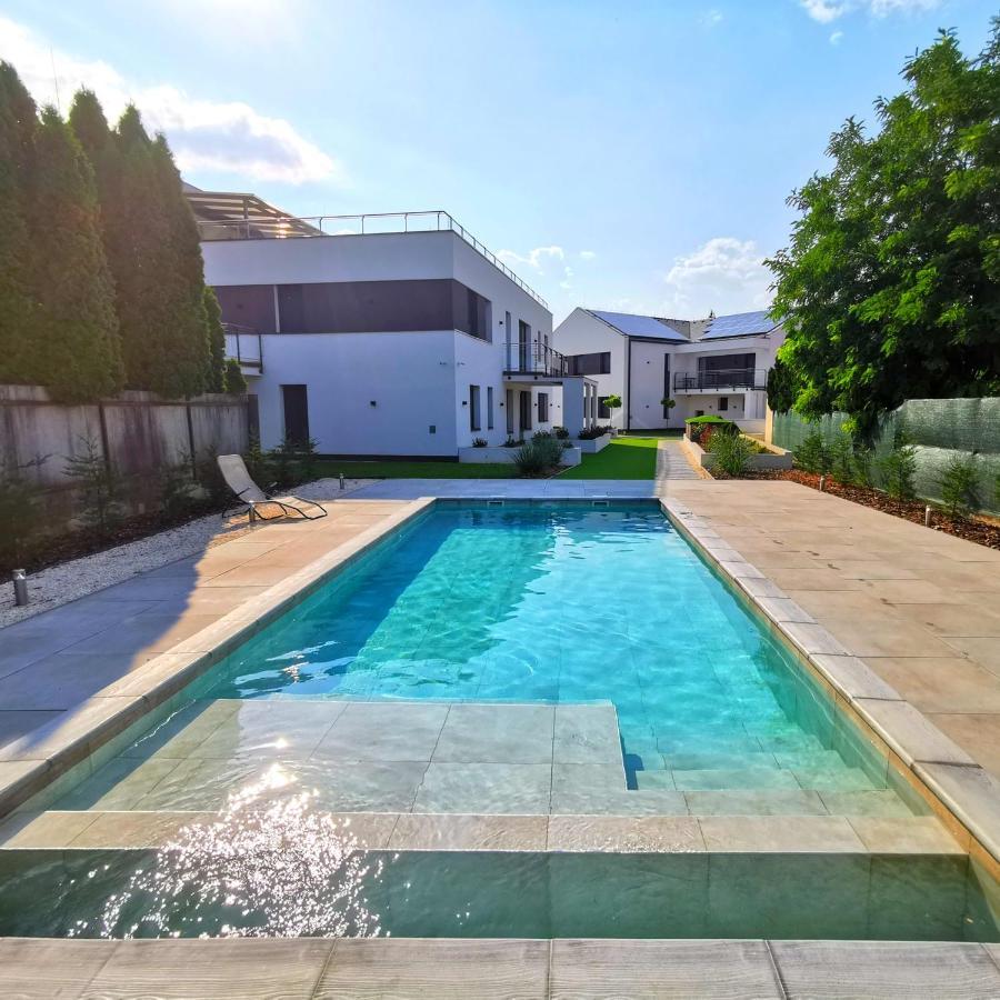 LaVida Deluxe villa Hajdúszoboszló Exterior foto
