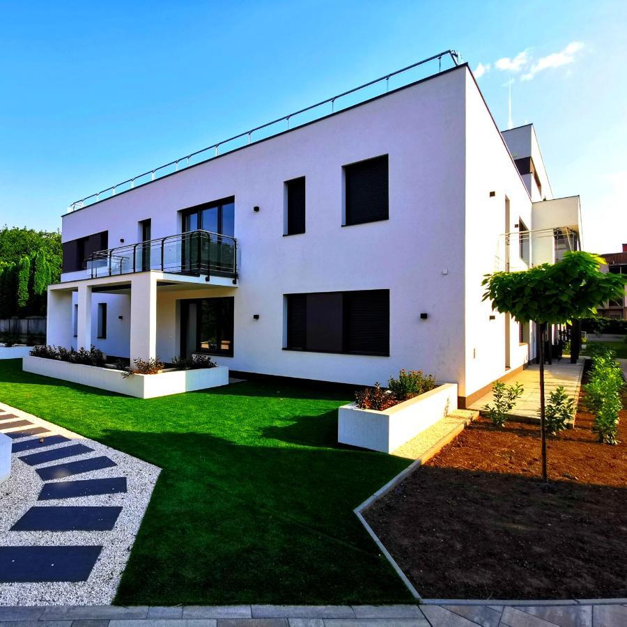 LaVida Deluxe villa Hajdúszoboszló Exterior foto