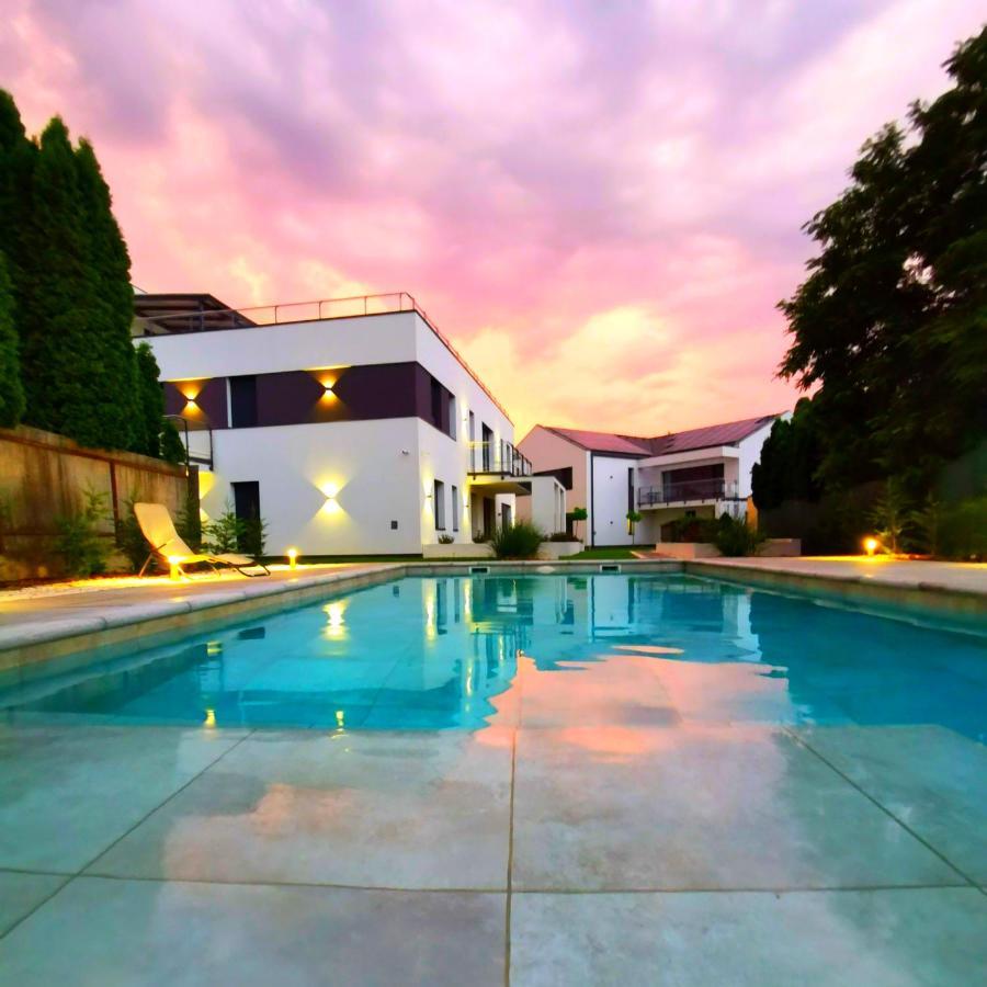 LaVida Deluxe villa Hajdúszoboszló Exterior foto